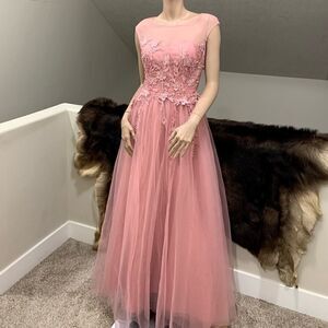 New Elegant Floral Lace Appliqué With Beads Tulle Dress